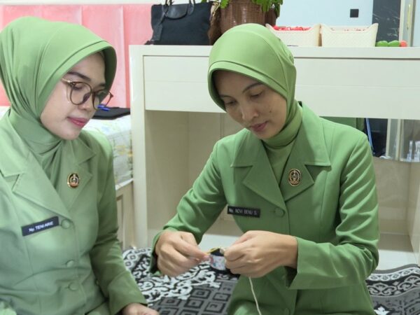 Di Balik Peran Istri Prajurit Persit KCK, dr. Zuhria Menemukan Diri Lewat Rajutan