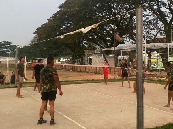 Olahraga Bersama Satgas TMMD 128 dan Warga Godo Pererat Kemanunggalan TNI-Rakyat