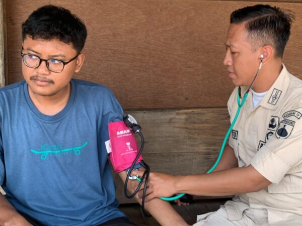 Kodim 0718/Pati Hadirkan Layanan Kesehatan Keliling Melalui Tim Keslap TMMD 128 di Desa Godo