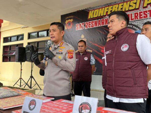 KEPOLISIAN NEGARA REPUBLIK INDONESIA DAERAH JAWA BARAT BIDANG HUBUNGAN MASYARAKAT SIARAN PERS TENTANG : Polisi  Gencar Berantas Narkoba, 30 Tersangka Diamankan dalam Dua Bulan