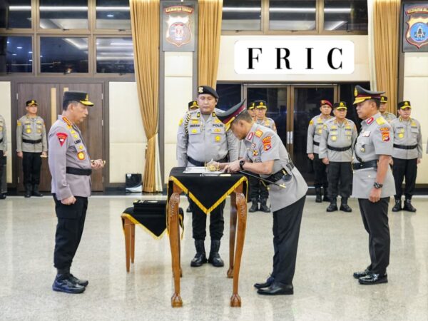 Kapolri Pimpin Pelantikan dan Sertijab Sejumlah PJU Mabes Polri dan Kapolda