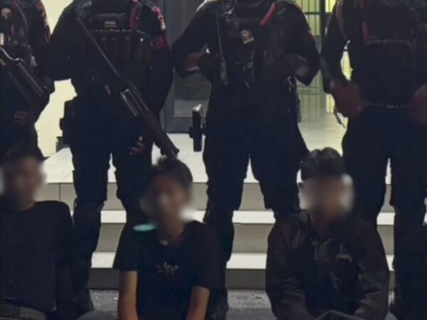 Brimob Polda Metro Jaya Patroli di 4 Wilayah, 17 Orang Diamankan Terkait Tawuran hingga Narkoba Sintetis