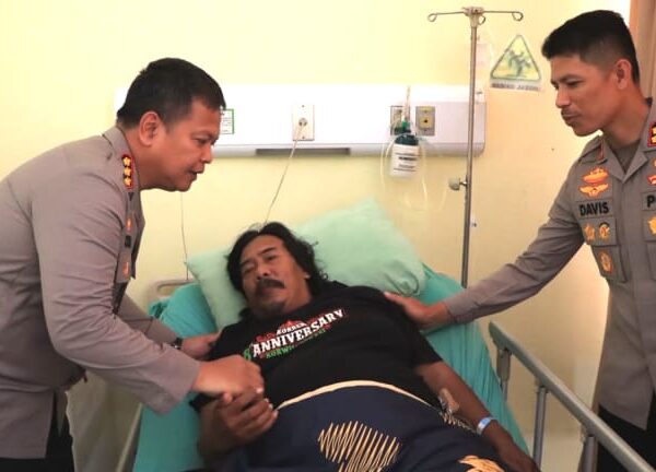 Kapolres Bekasi Kota Jenguk Ketua Ojol Sabuk Kamtibmas di RSUD: Ojol Mitra Polisi
