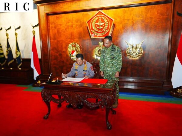 Kapolri Perkuat Soliditas TNI-Polri Lewat Silaturahmi dengan Panglima TNI di Mabes TNI