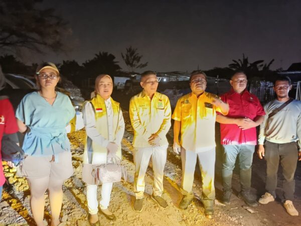 KEPEDULIAN PARTAI GOLKAR DAN ORMAS SOKSI TERHADAP KORBAN KEBAKARAN DI KELURAHAN DUREN SAWIT,